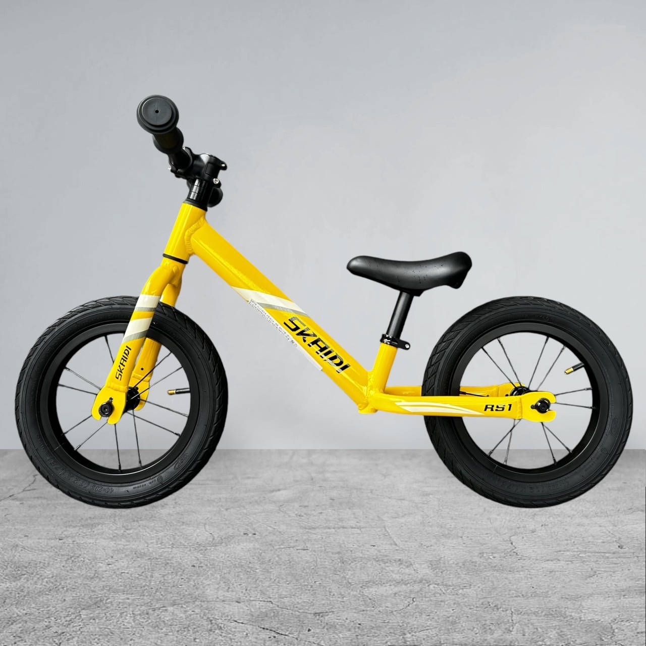 SKAIDI 超輕量  鋁合金 建議售價6980元  (重量約2.2公斤)