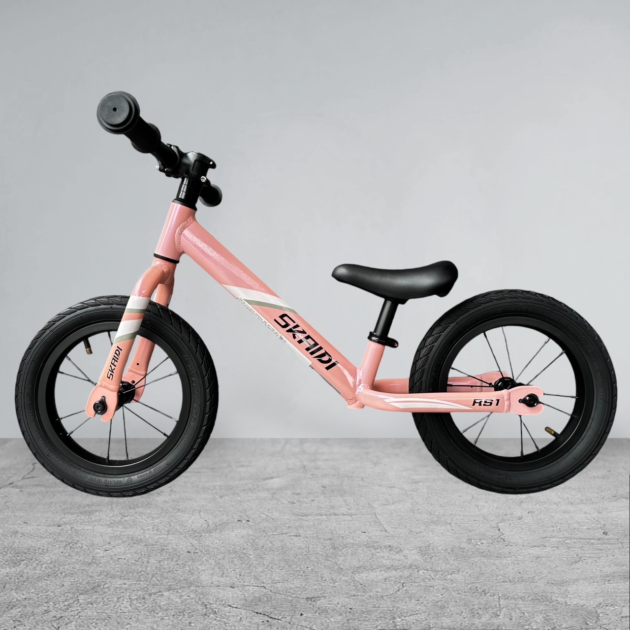 SKAIDI 超輕量  鋁合金 建議售價6980元  (重量約2.2公斤)