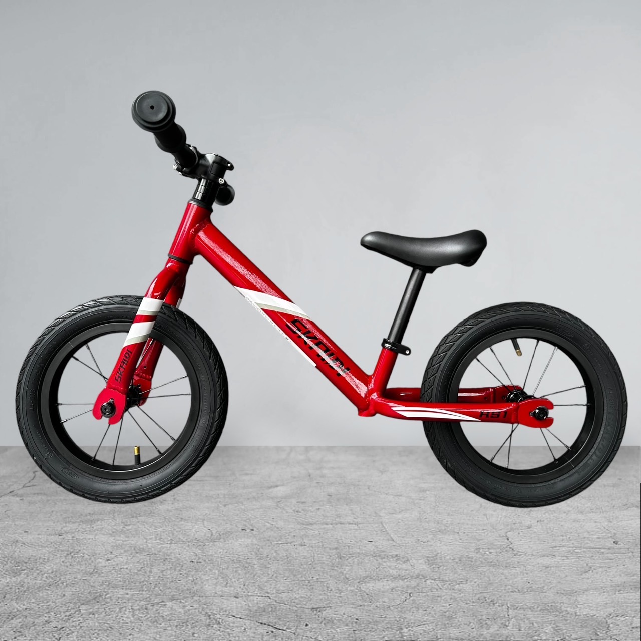 SKAIDI 超輕量  鋁合金 建議售價6980元  (重量約2.2公斤)