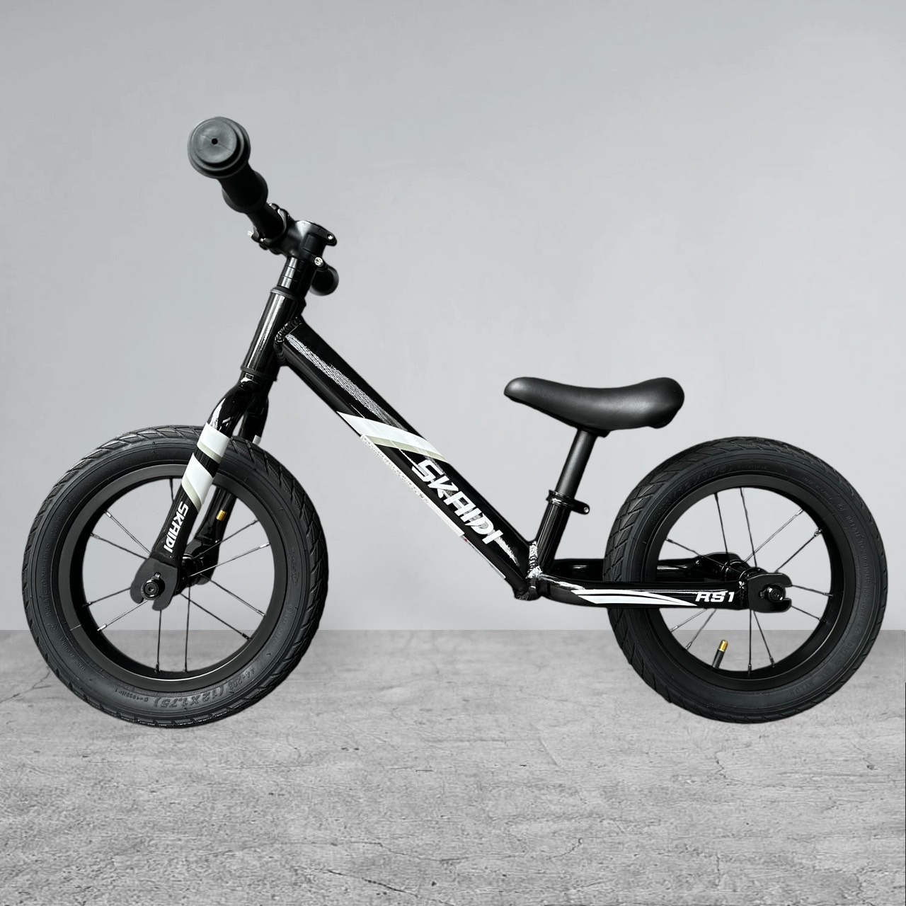 SKAIDI 超輕量  鋁合金 建議售價6980元  (重量約2.2公斤)